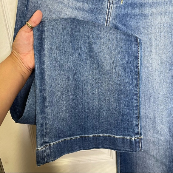 The 7 For All Mankind Women's Dojo Distressed Authentic Light Jeans Sz 27 - Picture 7 of 8